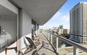 Hallandale Beach Hideaway - Hallandale Beach, Florida