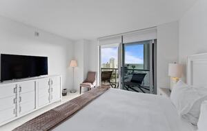 Hallandale Beach Hideaway - Hallandale Beach, Florida