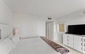 Hallandale Beach Hideaway - Hallandale Beach, Florida