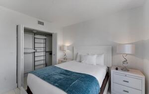 Hallandale Beach Hideaway - Hallandale Beach, Florida