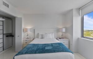 Hallandale Beach Hideaway - Hallandale Beach, Florida