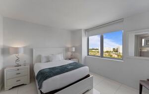 Hallandale Beach Hideaway - Hallandale Beach, Florida