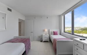 Hallandale Beach Hideaway - Hallandale Beach, Florida