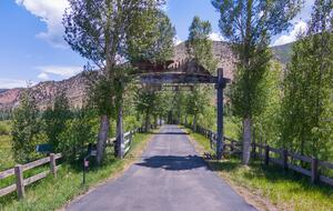 Stunner in Aspen/Snowmass - 25 Acre Mountain Perfection - Snowmass, Colorado