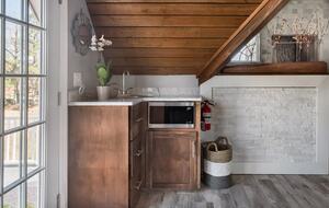 Polished Guest Suite with a Balcony in Charleston - Charleston, South Carolina