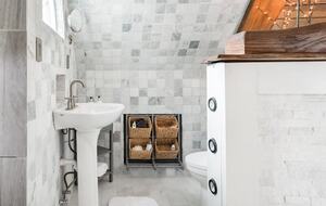 Polished Guest Suite with a Balcony in Charleston - Charleston, South Carolina