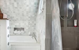 Polished Guest Suite with a Balcony in Charleston - Charleston, South Carolina