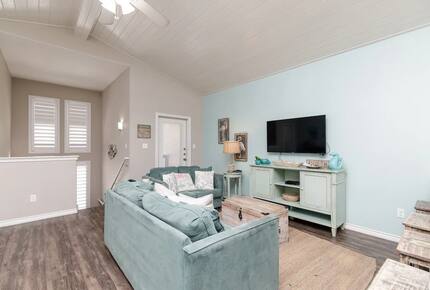Easygoing Coastal Living Steps from the Gulf - Port Aransas, Texas