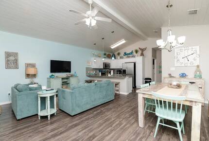 Easygoing Coastal Living Steps from the Gulf - Port Aransas, Texas