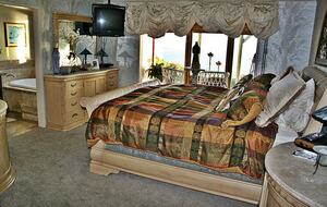 Gateway to Napa Valley With A Billion Dollar View Villa - Vallejo, California