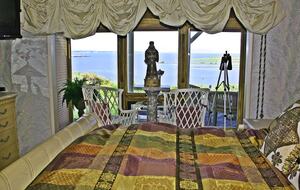 Gateway to Napa Valley With A Billion Dollar View Villa - Vallejo, California