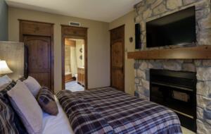 Luxurious Ski In Ski Out 2 Bedroom Equinoxe Tremblant - Mont-Tremblant, Canada