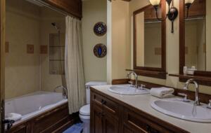 Luxurious Ski In Ski Out 2 Bedroom Equinoxe Tremblant - Mont-Tremblant, Canada