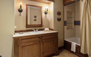 Luxurious Ski In Ski Out 2 Bedroom Equinoxe Tremblant - Mont-Tremblant, Canada