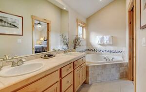 Lakota Luxury Rocky Mountain Ski Chalet - Winter Park, Colorado