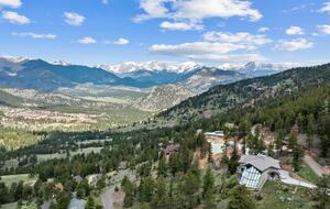Breathtaking Luxury Mountain Retreat - Estes Park, Colorado