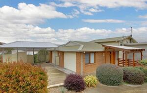The Lake House - Kalkite, Australia