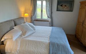 Queen bedroom with ensuite bathroom