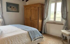 Queen bedroom with ensuite bathroom