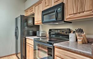 White Mountains Cabin with Fireplace and Deck at Torreon Golf Club - Show Low, Arizona