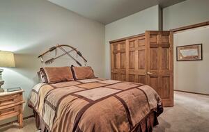 White Mountains Cabin with Fireplace and Deck at Torreon Golf Club - Show Low, Arizona