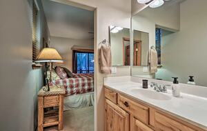White Mountains Cabin with Fireplace and Deck at Torreon Golf Club - Show Low, Arizona