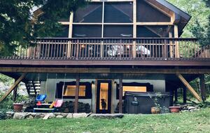 Rustic Cabin on the Lake - Mont-Tremblant, Canada