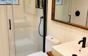 Rustic Cabin on the Lake - Mont-Tremblant, Canada