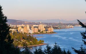 West Vancouver Contemporary Hideaway - West Vancouver, Canada