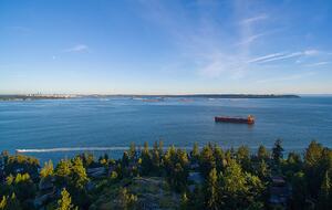 West Vancouver Contemporary Hideaway - West Vancouver, Canada