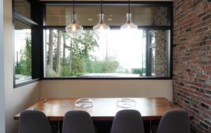 West Vancouver Contemporary Hideaway - West Vancouver, Canada