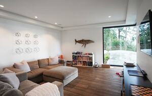 West Vancouver Contemporary Hideaway - West Vancouver, Canada