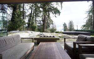 West Vancouver Contemporary Hideaway - West Vancouver, Canada