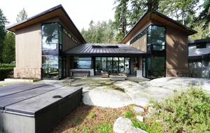 West Vancouver Contemporary Hideaway - West Vancouver, Canada