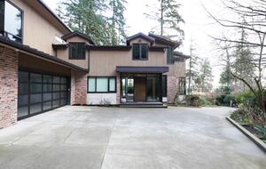 West Vancouver Contemporary Hideaway - West Vancouver, Canada