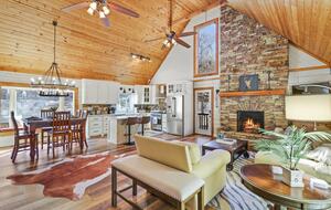 Stunning Lakeside Retreat - Morganton, Georgia