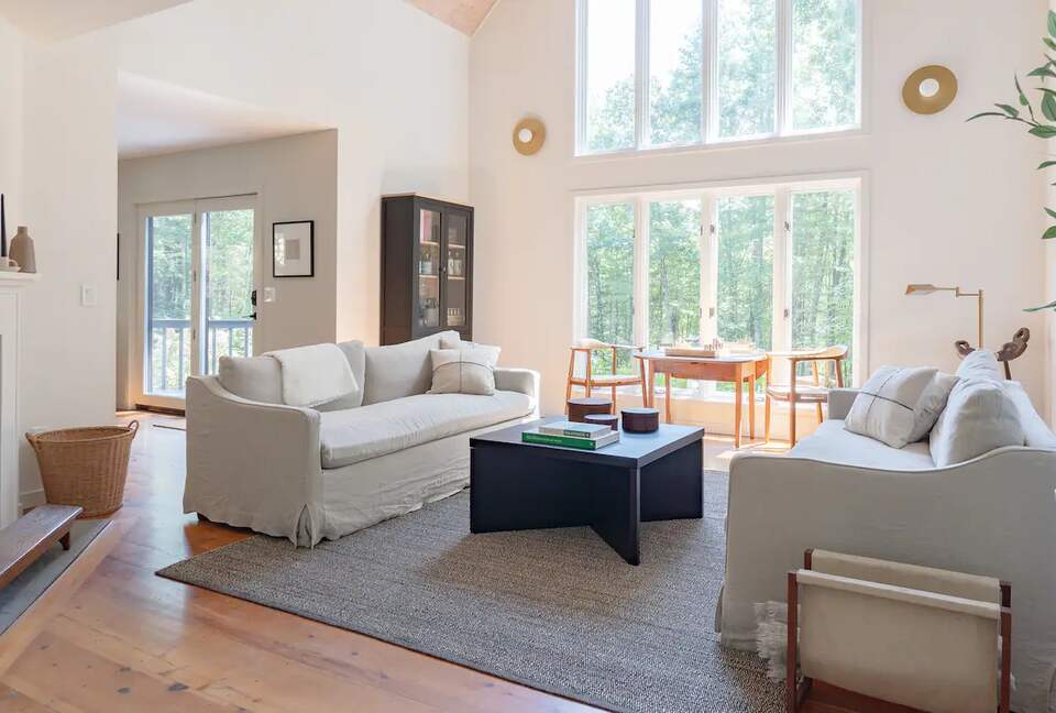 Escape to Woods House Luxury Home Exchange in Kerhonkson, New York