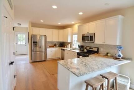 Island Elegance on Pinkham Circle - Nantucket, Massachusetts