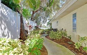 Siesta Key Hideaway with Private Patio & Community Pool Access - Siesta Key, Florida
