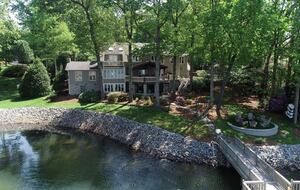 Sunset Paradise: Lakeside Retreat - Sherrills Ford, North Carolina