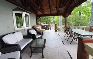 deck off of 1st floor