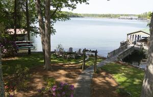 Sunset Paradise: Lakeside Retreat - Sherrills Ford, North Carolina