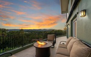 Healdsburg Retreat: Views & Vineyards - Healdsburg, California