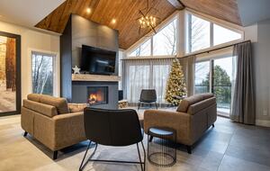 Mountain Golf Retreat: 5-Bedroom near Tremblant Ski Resort - Mont-Tremblant, Canada