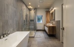 Mountain Golf Retreat: 5-Bedroom near Tremblant Ski Resort - Mont-Tremblant, Canada