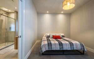 Mountain Golf Retreat: 5-Bedroom near Tremblant Ski Resort - Mont-Tremblant, Canada