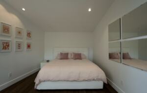 West Vancouver Contemporary Hideaway - West Vancouver, Canada