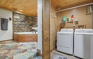 Stunning Lakeside Retreat - Morganton, Georgia