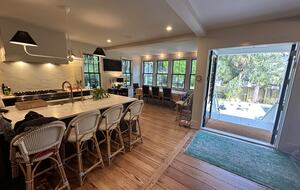 Mount Pleasant Contemporary Charmer - Mount Pleasant, South Carolina