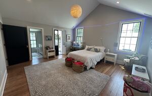 Mount Pleasant Contemporary Charmer - Mount Pleasant, South Carolina
